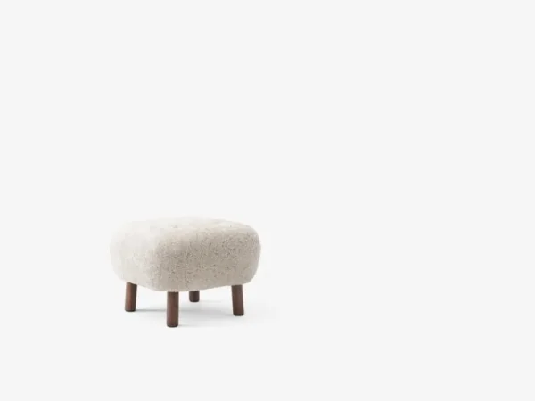 Fogia Sitzgelegenheiten-&Tradition Little Petra Loungesessel und Pouf, Moonlight, Schaffell – Nussbaum