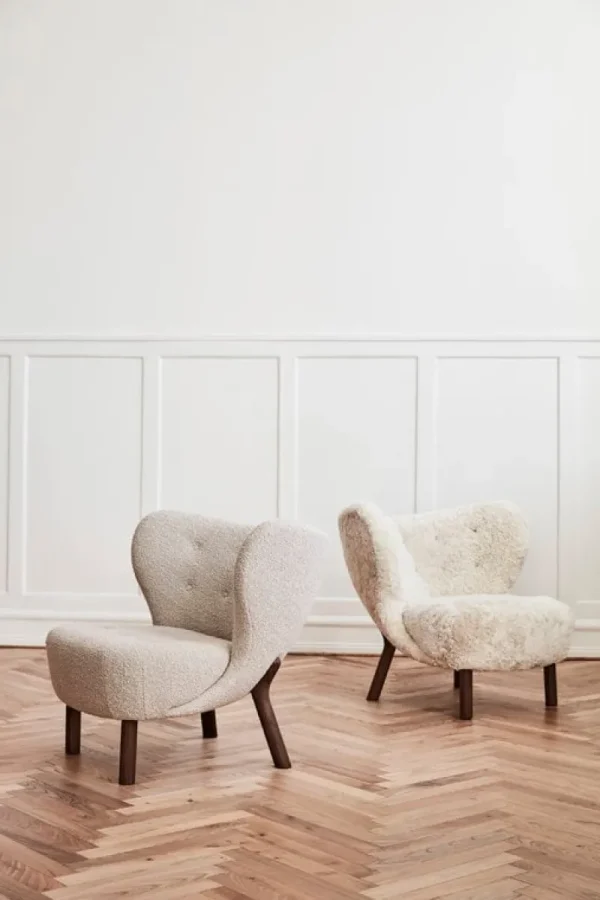 Fritz Hansen Sitzgelegenheiten-&Tradition Loungesessel Little Petra, Karakorum 003 – Nussbaum
