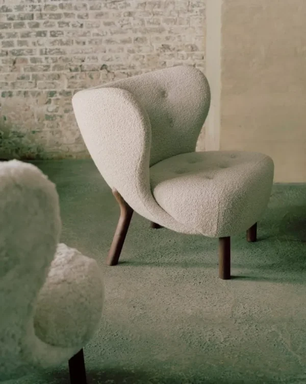 Fritz Hansen Sitzgelegenheiten-&Tradition Loungesessel Little Petra, Karakorum 003 – Nussbaum