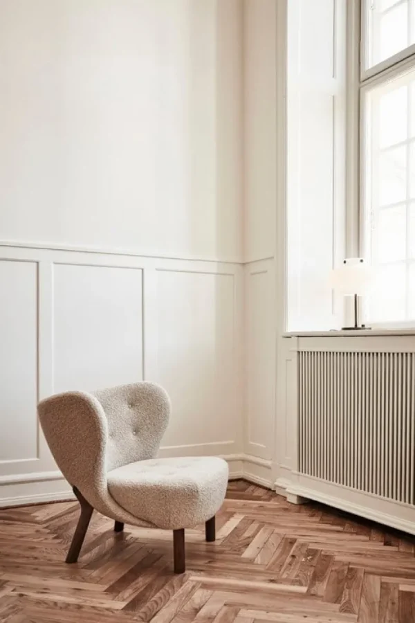 Fritz Hansen Sitzgelegenheiten-&Tradition Loungesessel Little Petra, Karakorum 003 – Nussbaum