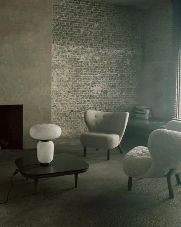 Fritz Hansen Sitzgelegenheiten-&Tradition Loungesessel Little Petra, Karakorum 003 – Nussbaum