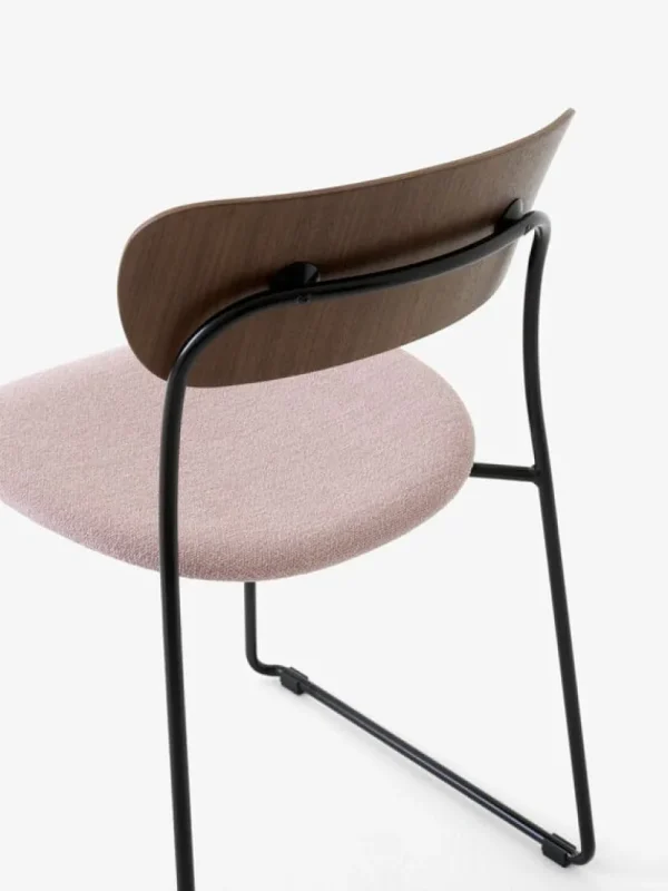 ferm LIVING Sitzgelegenheiten-&Tradition Pavilion AV52 Stuhl, lackierte Walnuss - pink Ecriture 0640