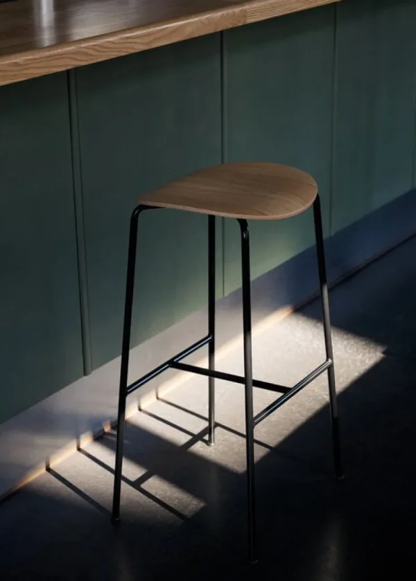 &Tradition Sitzgelegenheiten-&Tradition Pavilion AV37 Barhocker, 68 cm, lackiertes Eichenholz