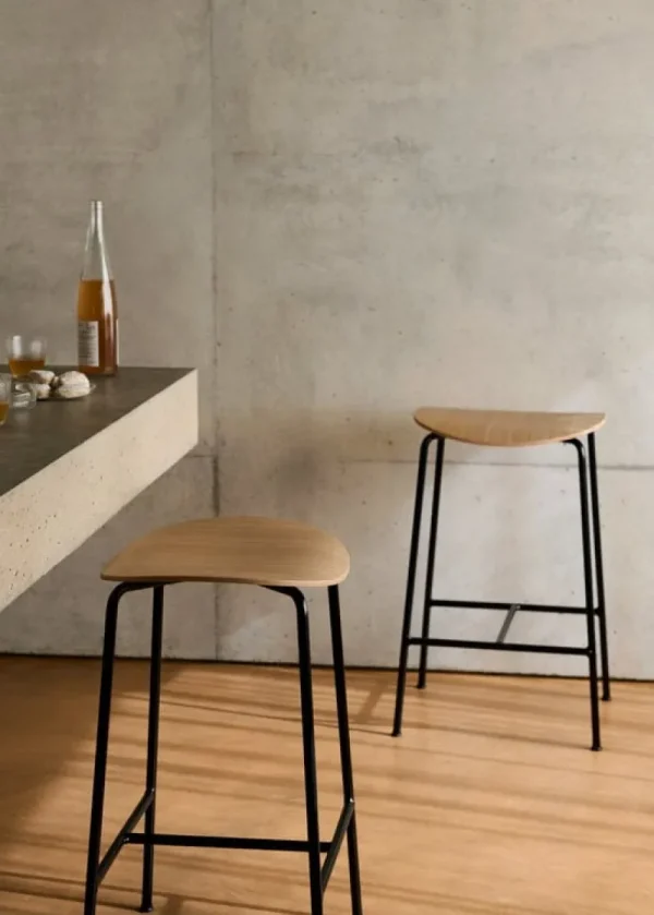 &Tradition Sitzgelegenheiten-&Tradition Pavilion AV37 Barhocker, 68 cm, lackiertes Eichenholz