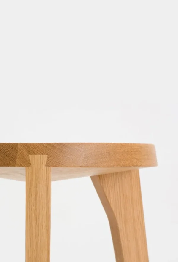 Woodnotes Sitzgelegenheiten-Ariake Dovetail Hocker, Hinoki