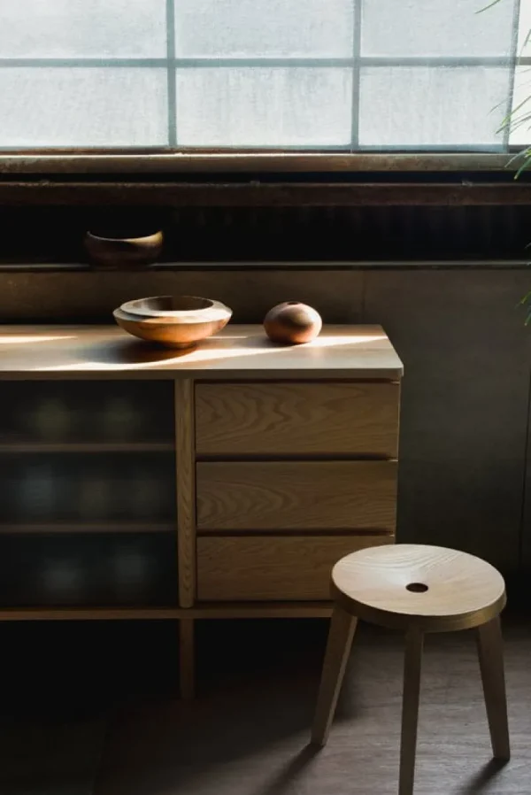 Woodnotes Sitzgelegenheiten-Ariake Dovetail Hocker, Hinoki