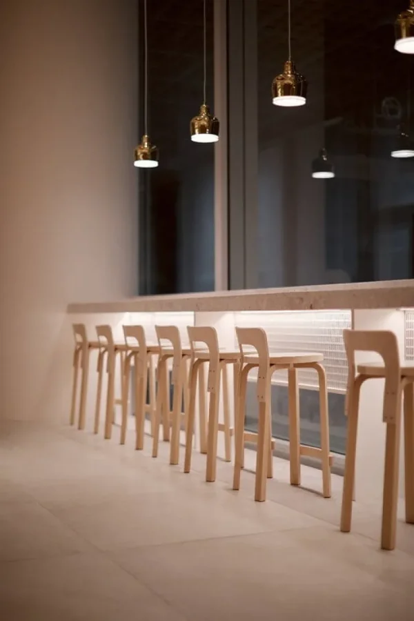 Vitra Sitzgelegenheiten-Artek Aalto Hochstuhl K65, Birke