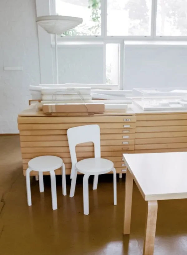 Artek Sitzgelegenheiten-Aalto Hocker E60, weiß lackiert