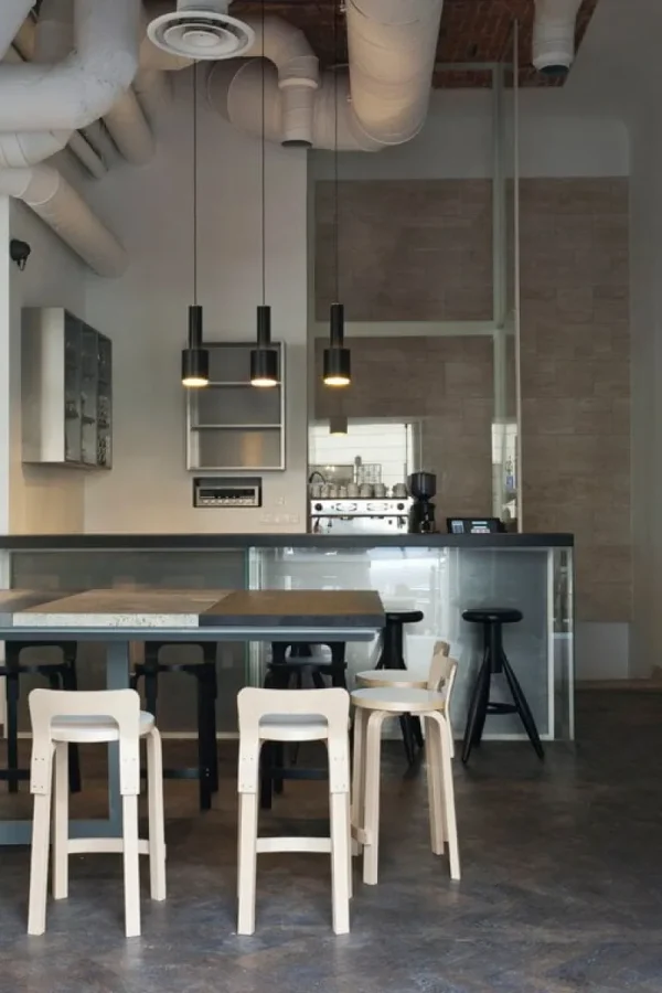 Normann Copenhagen Sitzgelegenheiten-Artek Aalto K65 Hochstuhl, weißes Laminat