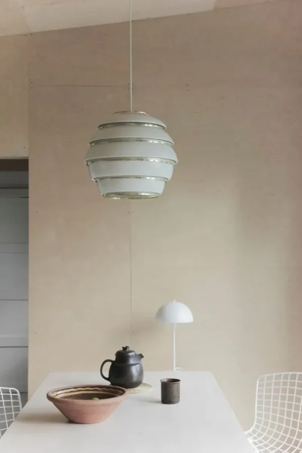 LYFA Deckenleuchten-Artek Aalto Pendelleuchte A331 „Beehive“, weiß/Chrom