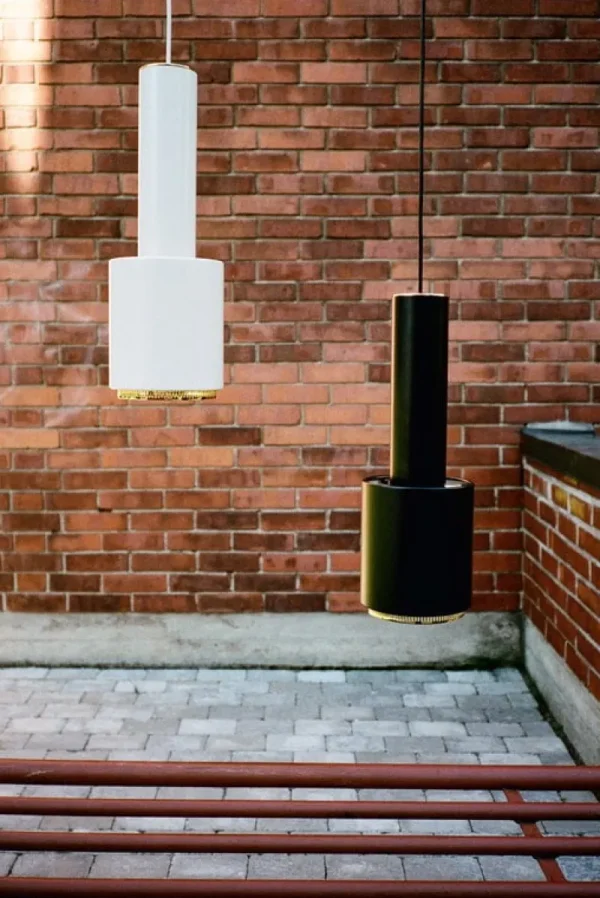 Muuto Deckenleuchten-Artek Aalto Pendelleuchte A110 „Hand Grenade“, schwarz