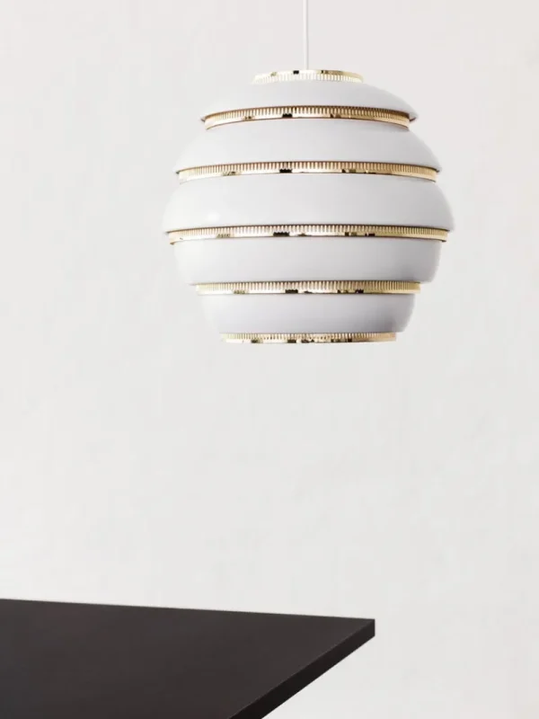 Artek Deckenleuchten-Aalto Pendelleuchte A331 „Beehive“, weiß/ Messing
