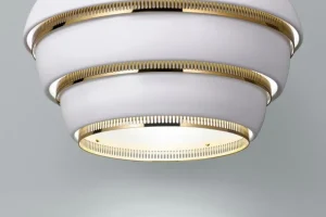 Artek Deckenleuchten-Aalto Pendelleuchte A331 „Beehive“, weiß/ Messing