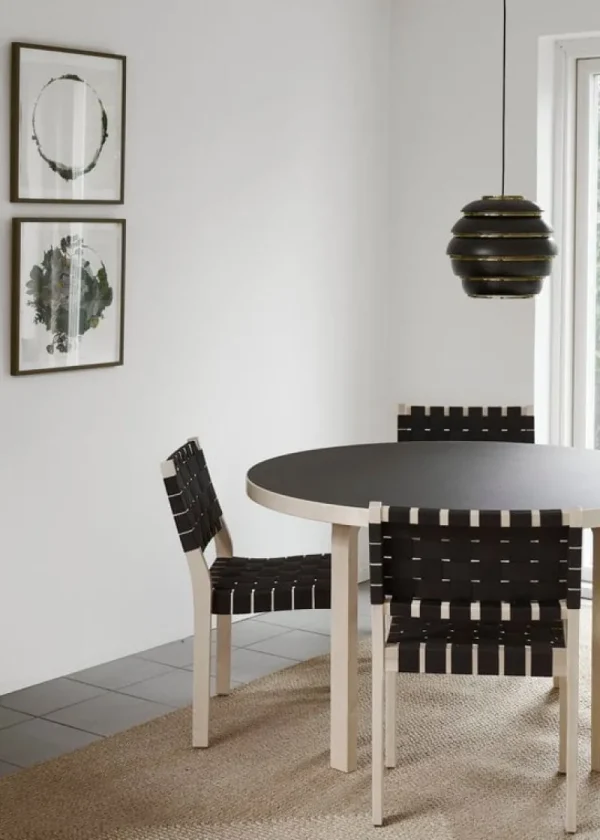 Muuto Tische-Artek Aalto Tisch 91, Birke - Linoleum schwarz
