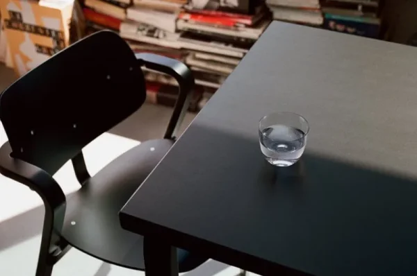 Vitra Sitzgelegenheiten-Artek Aslak Stuhl, Schwarz