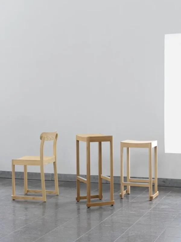 Fredericia Sitzgelegenheiten-Artek Atelier Barhocker, 65 cm, Esche lackiert