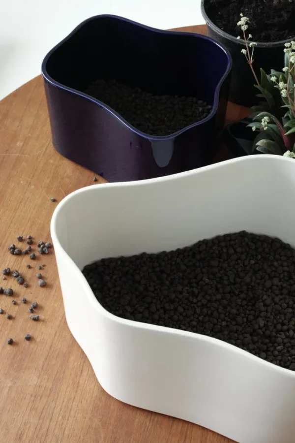 Artek Indoor-gardening^Übertopf Riihitie A, mittelgroß, blau glänzend