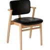Normann Copenhagen Sitzgelegenheiten-Artek Domus Stuhl, lackierte Eiche/schwarzes Leder