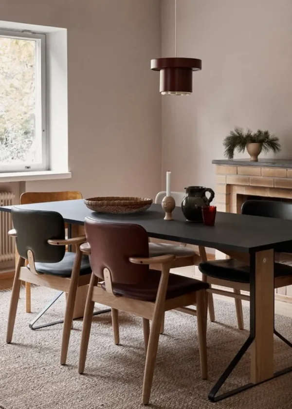Normann Copenhagen Sitzgelegenheiten-Artek Domus Stuhl, lackierte Eiche/schwarzes Leder