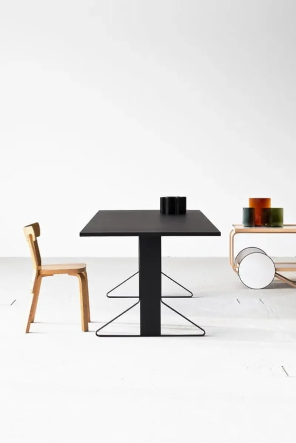 HAY Tische-Artek Kaari REB 001 Tisch, schwarzes Linoleum/schwarze Eiche