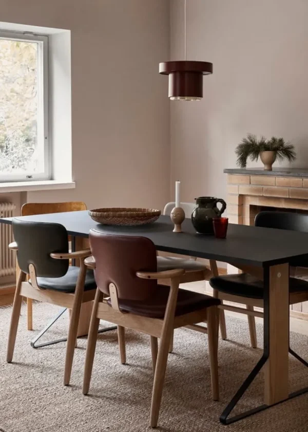HAY Tische-Artek Kaari REB 001 Tisch, schwarzes Linoleum/schwarze Eiche