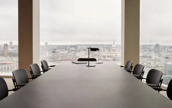 Vitra Sitzgelegenheiten-Audo Copenhagen Co Chair mit Armlehnen, schwarze Eiche
