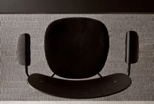 Audo Copenhagen Sitzgelegenheiten-Co Chair mit Armlehnen, schwarze Eiche/schwarzes Leder