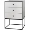 Audo Copenhagen Tische-Frame 49 Sideboard mit 3 Schubladen, Hellgrau