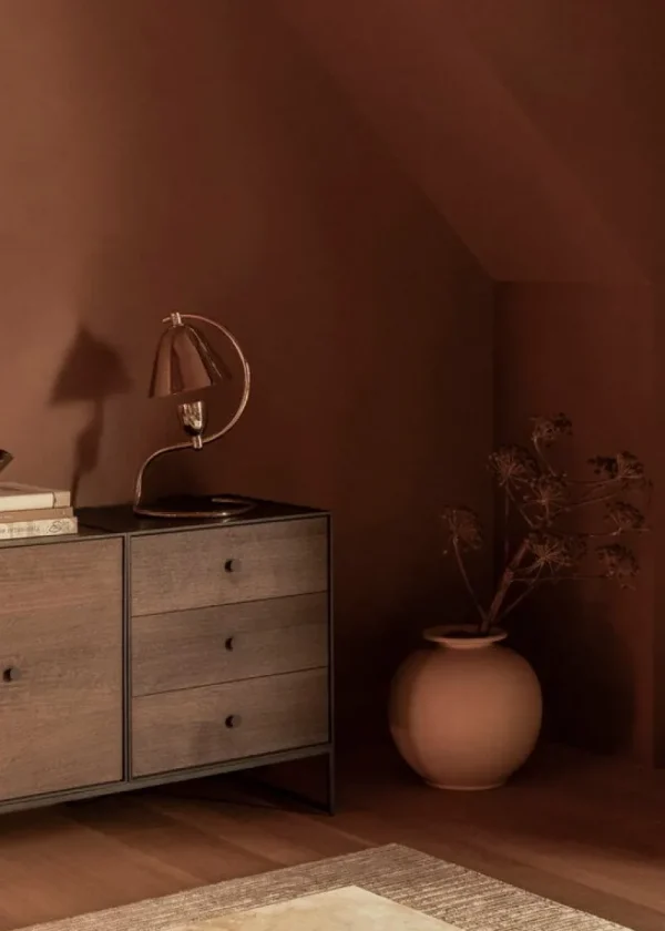 Audo Copenhagen Tische-Frame 49 Sideboard mit 3 Schubladen, Eiche geräuchert