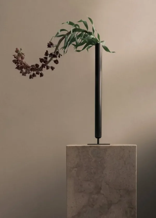 Audo Copenhagen Tische-Plinth Pedestal Säule, weißer Carrara-Marmor