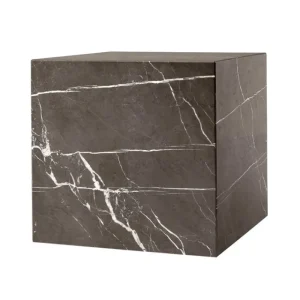 Audo Copenhagen Tische-Plinth Tisch, Würfel, grauer Kendzo Marmor