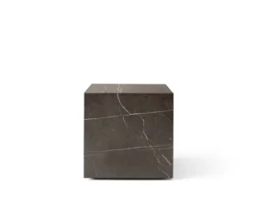 Audo Copenhagen Tische-Plinth Tisch, Würfel, grauer Kendzo Marmor