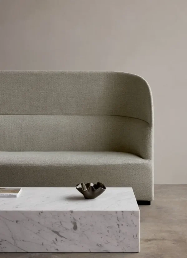 Audo Copenhagen Tische-Plinth Tisch, niedrig, weißer Carrara Marmor
