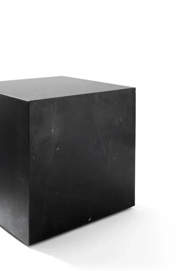 Audo Copenhagen Tische-Plinth Tisch, Würfel, schwarzer Marquina Marmor