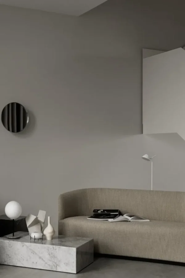 Audo Copenhagen Tische-Plinth Tisch, niedrig, weißer Carrara Marmor