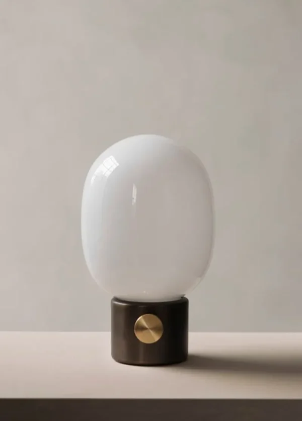 Warm Nordic Tischlampen-Audo Copenhagen Tischleuchte JWDA, brüniertes Messing