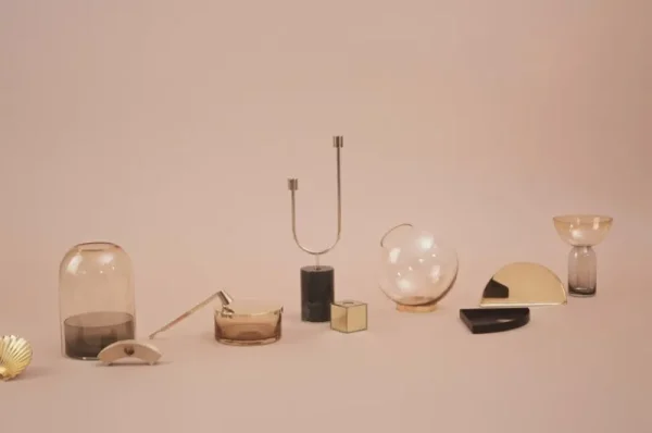 AYTM Vasen-Vase Globe, mittel, bernsteinfarben – goldfarben