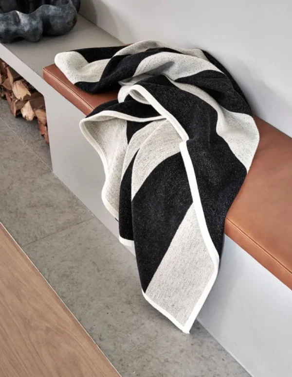 Finnish Design Shop Outdoor-textilien^Bob Teppich, 140 x 180 cm, Schwarz - Vanille