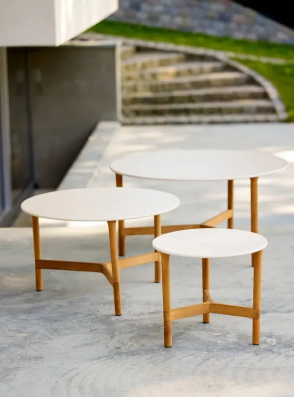 Cane-line Terrassenmöbel | Tische^Twist Couchtisch, Durchmesser: 45 cm, Teakholz – Travertin-Optik