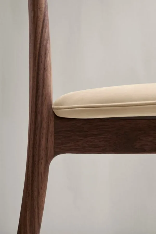 Interface Sitzgelegenheiten-Carl Hansen & Søn OW58 T-Chair, Walnuss geölt - beiges Leder Sif 90