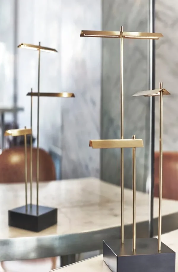Audo Copenhagen Tischlampen-DCWéditions Knokke, kabellose Tischleuchte, Messing gebürstet