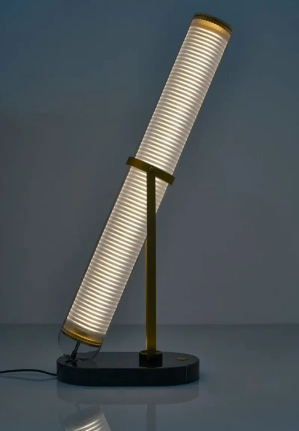 Oluce Stehleuchten | Tischlampen-DCWéditions La Lampe Frechin Tischleuchte, Gold – Schwarz