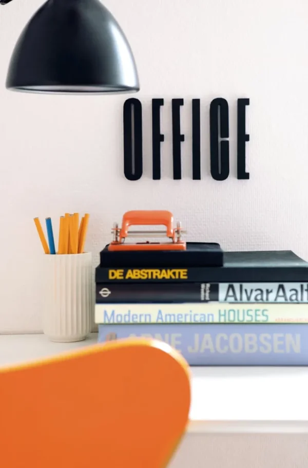 Design Letters Dekorationsgegenstände^Arne Jacobsen Holzbuchstaben, schwarz, A–Ö