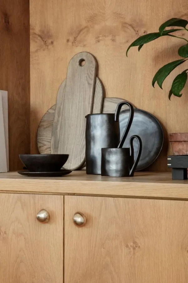 ferm LIVING Geschirr^Flow Teller, mittelgroß, schwarz