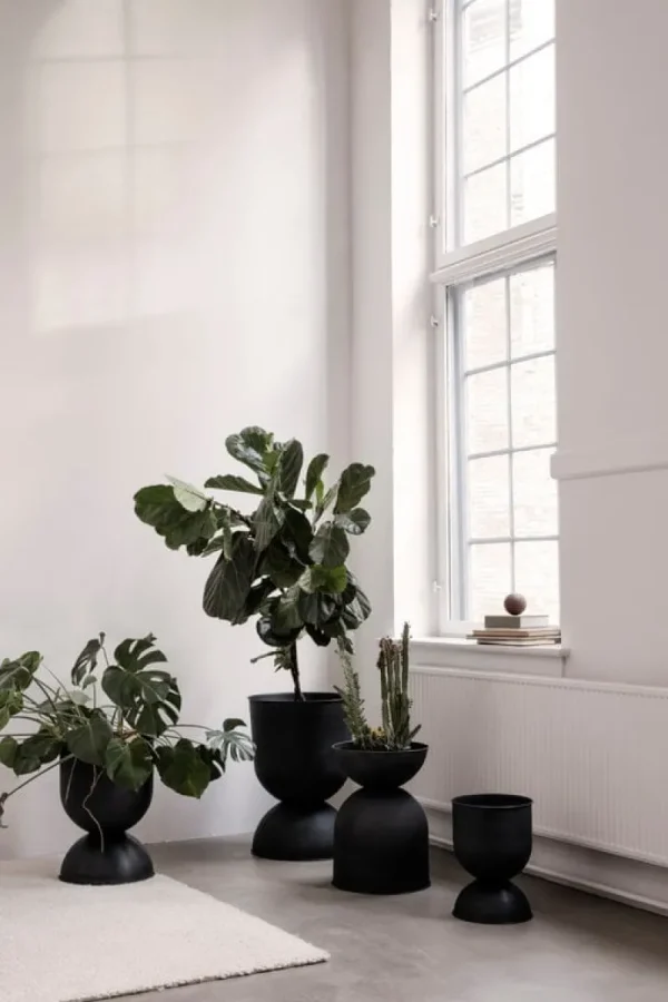 ferm LIVING Garten^Hourglass Topf, M, schwarz