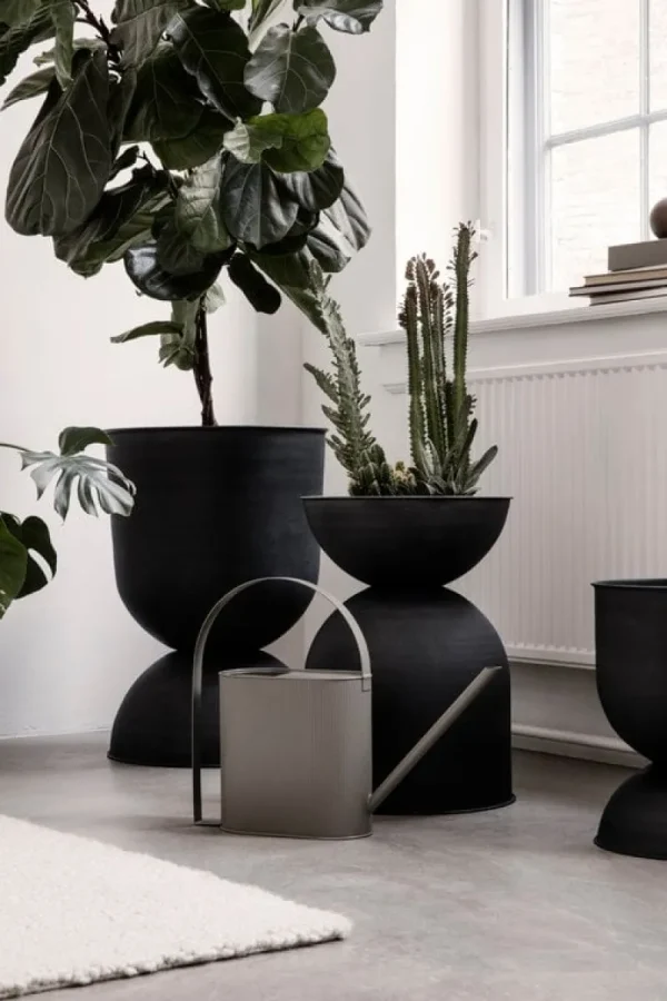 ferm LIVING Garten^Hourglass Topf, M, schwarz