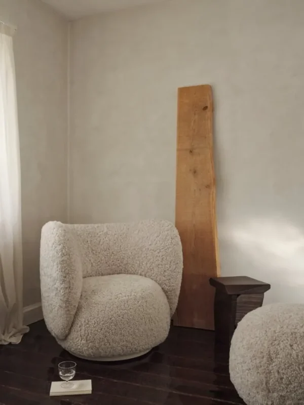 HAY Sitzgelegenheiten-ferm LIVING Rico Sitzpouf, Schaffell Moonlight