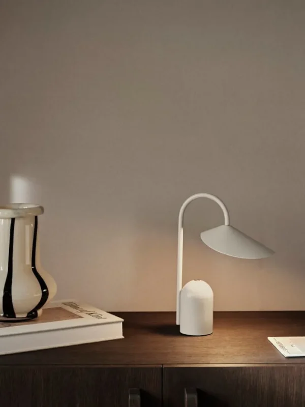 ferm LIVING Tischlampen | Tragbare Lampen-Tragbare Leuchte Arum, Cashmere