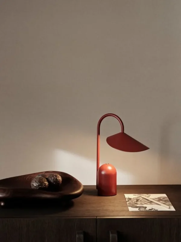 GUBI Tischlampen | Tragbare Lampen-ferm LIVING Tragbare Leuchte Arum, Oxidrot