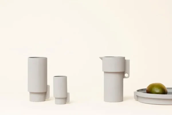 Form & Refine Karaffen Und Krüge^Form & Refine Alcoa Krug, hellgrau